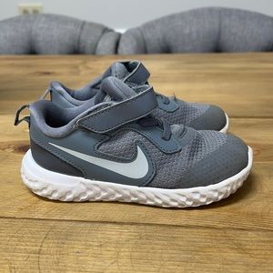 Nike Revolution Toddler Sneakers